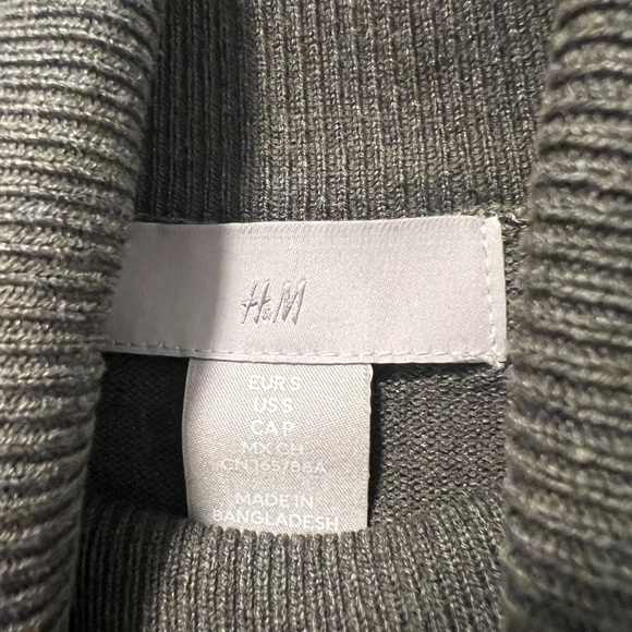 Turtle Neck - Picture 2 of 3